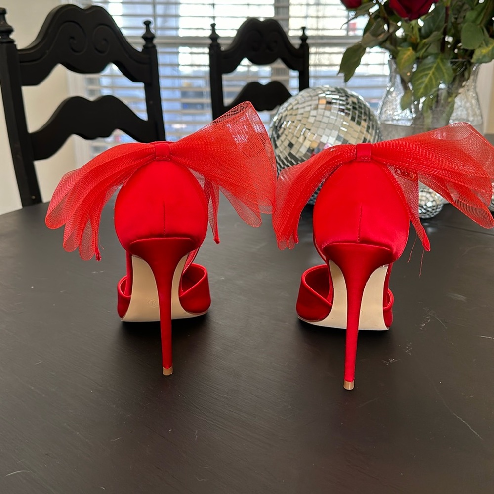 Beautiful red bow heels